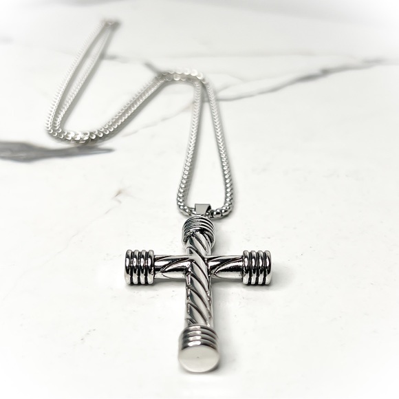 † Men’s Chunky Silver Ion Plated Stainless Steel Latin Cross Necklace - Picture 3 of 6